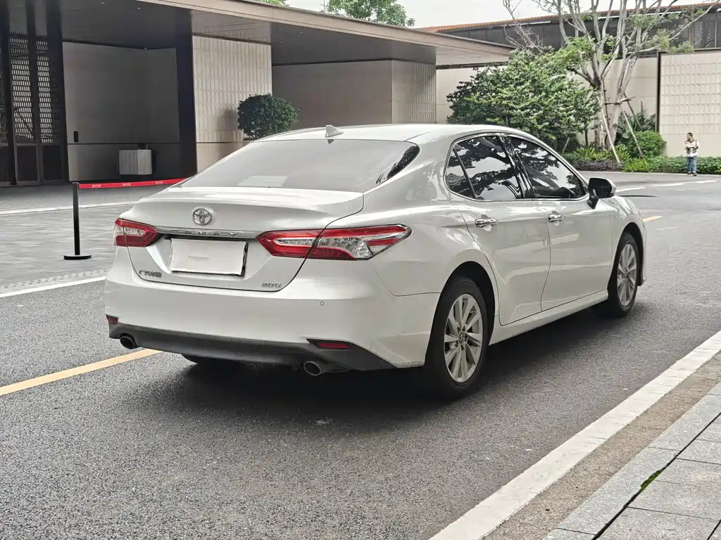Toyota Camry 2022 — фото 3