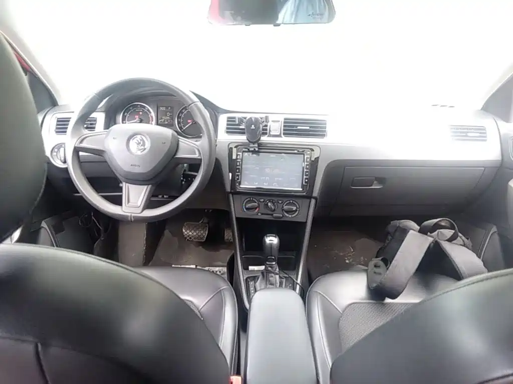 Skoda Rapid Spaceback 2014 — фото 10
