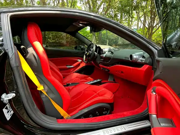 Ferrari F8 2022