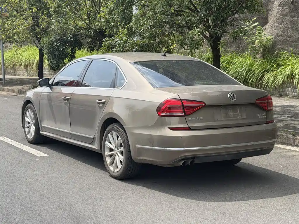 Volkswagen Passat 2017 — фото 9