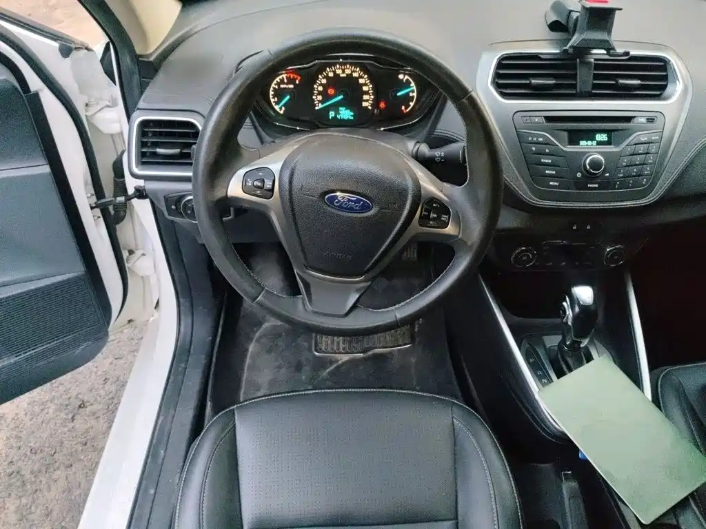Ford Escort 2015 — фото 3