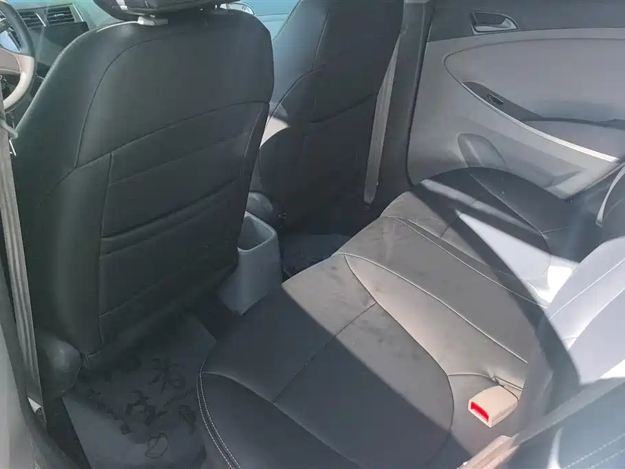 Hyundai Verna 2016 — фото 11