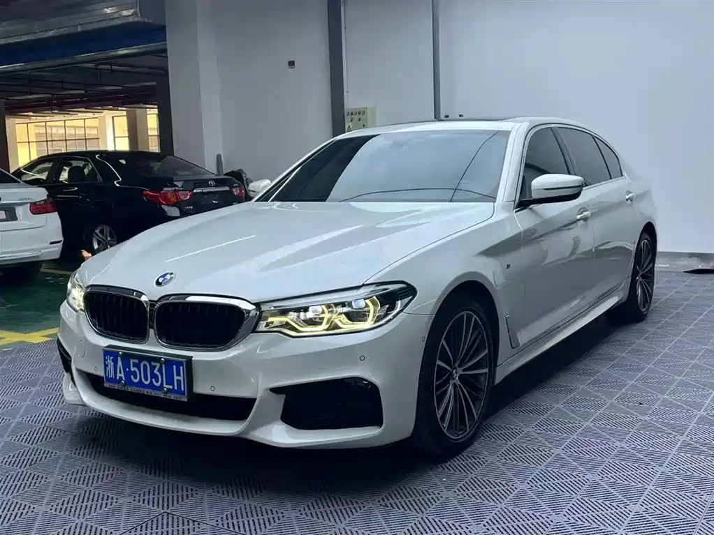 BMW 5 Series 2020 — фото 1