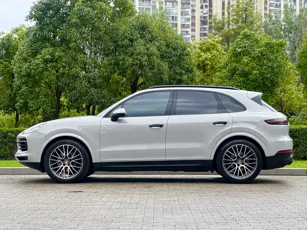 Porsche Cayenne 2022