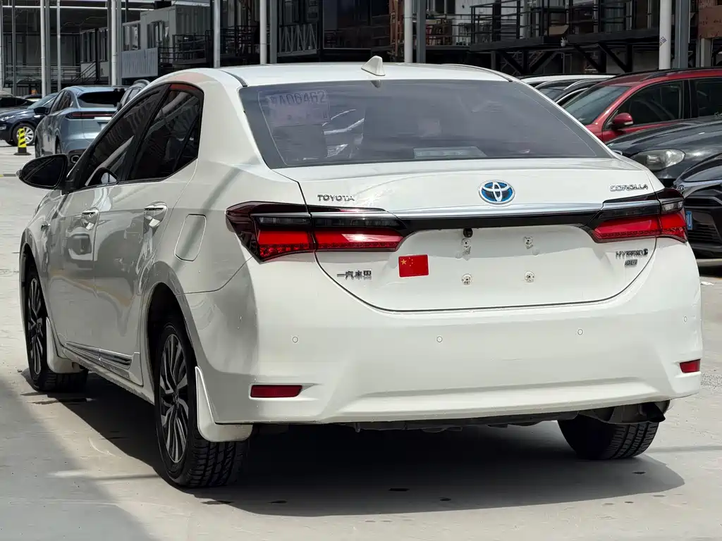 Toyota Corolla 2018 — фото 11