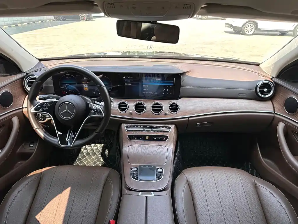 Mercedes-Benz E-Class 2023 — фото 10