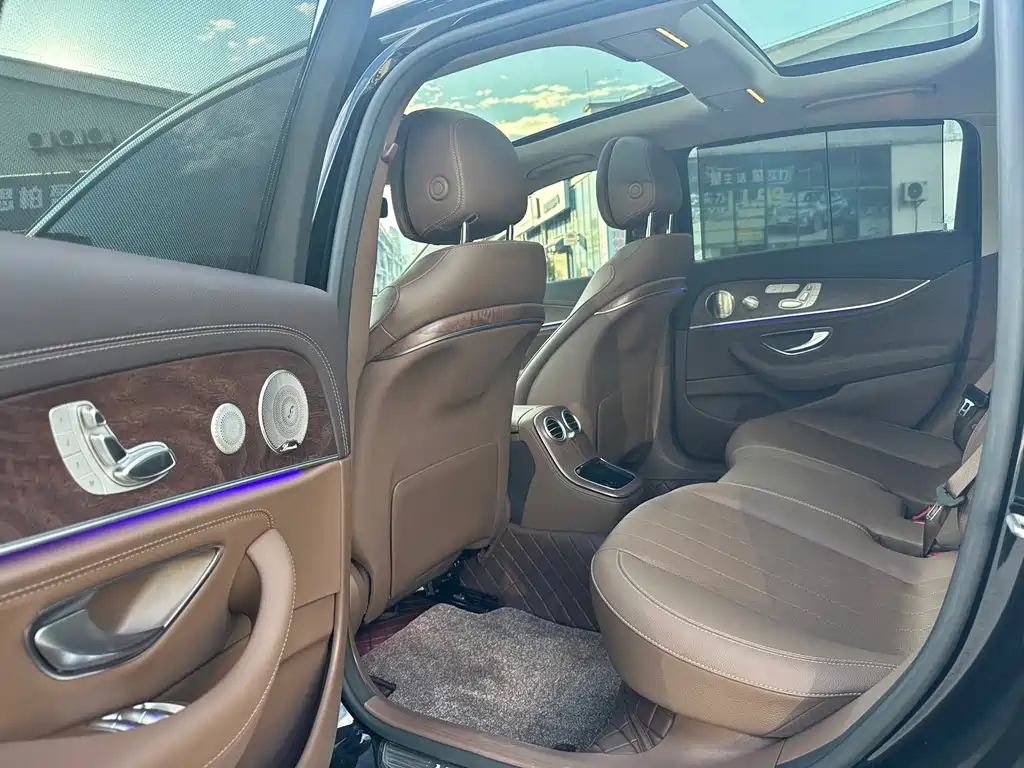 Mercedes-Benz E-Class 2023 — фото 16