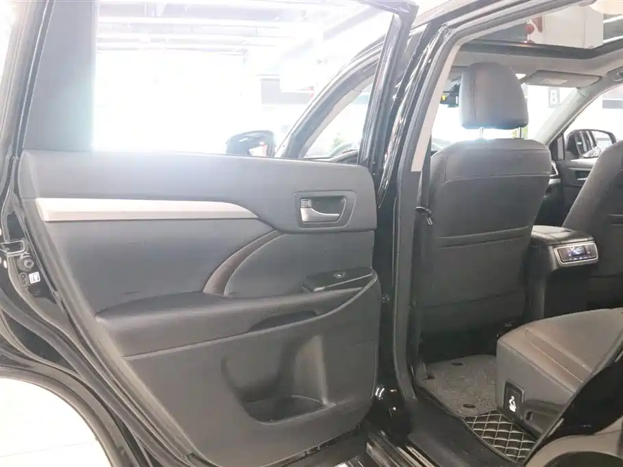 Toyota Highlander 2018 — фото 15