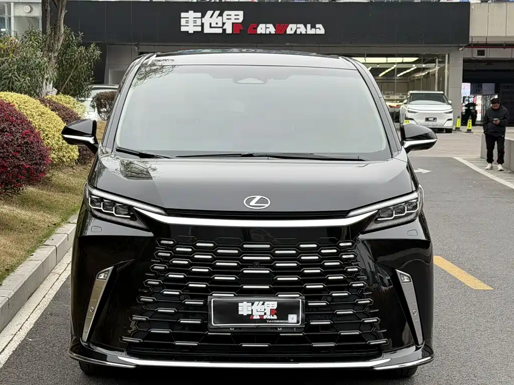 Lexus LM 2024 — фото 1