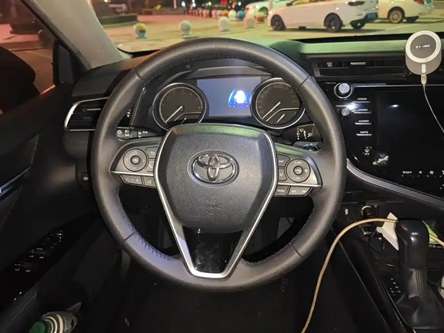 Toyota Camry 2018 — фото 15