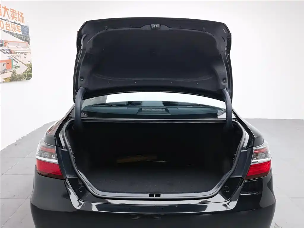 Toyota Camry 2017 — фото 16