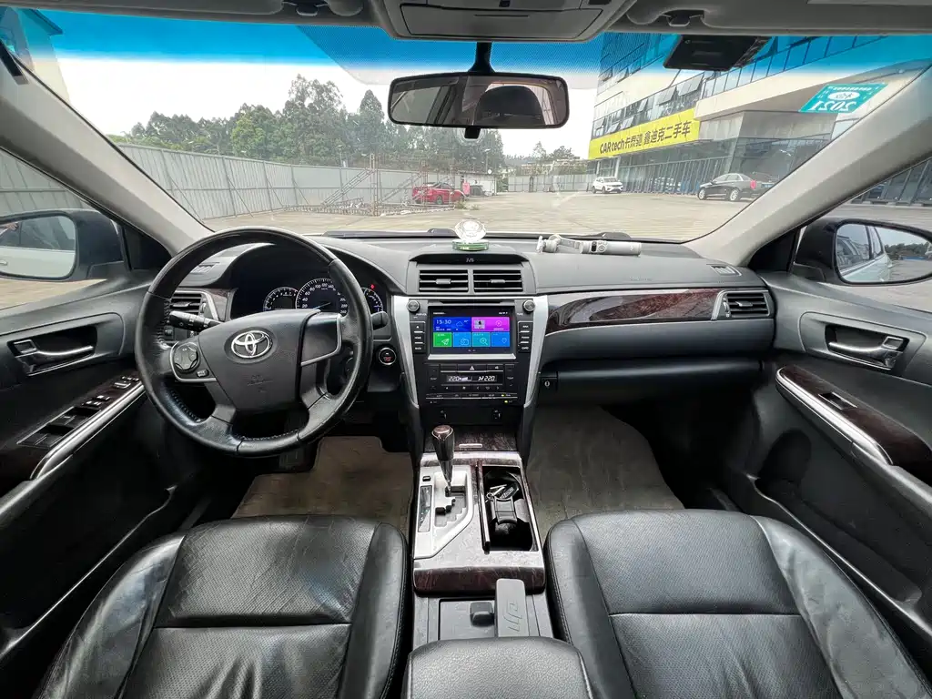 Toyota Camry 2015 — фото 8