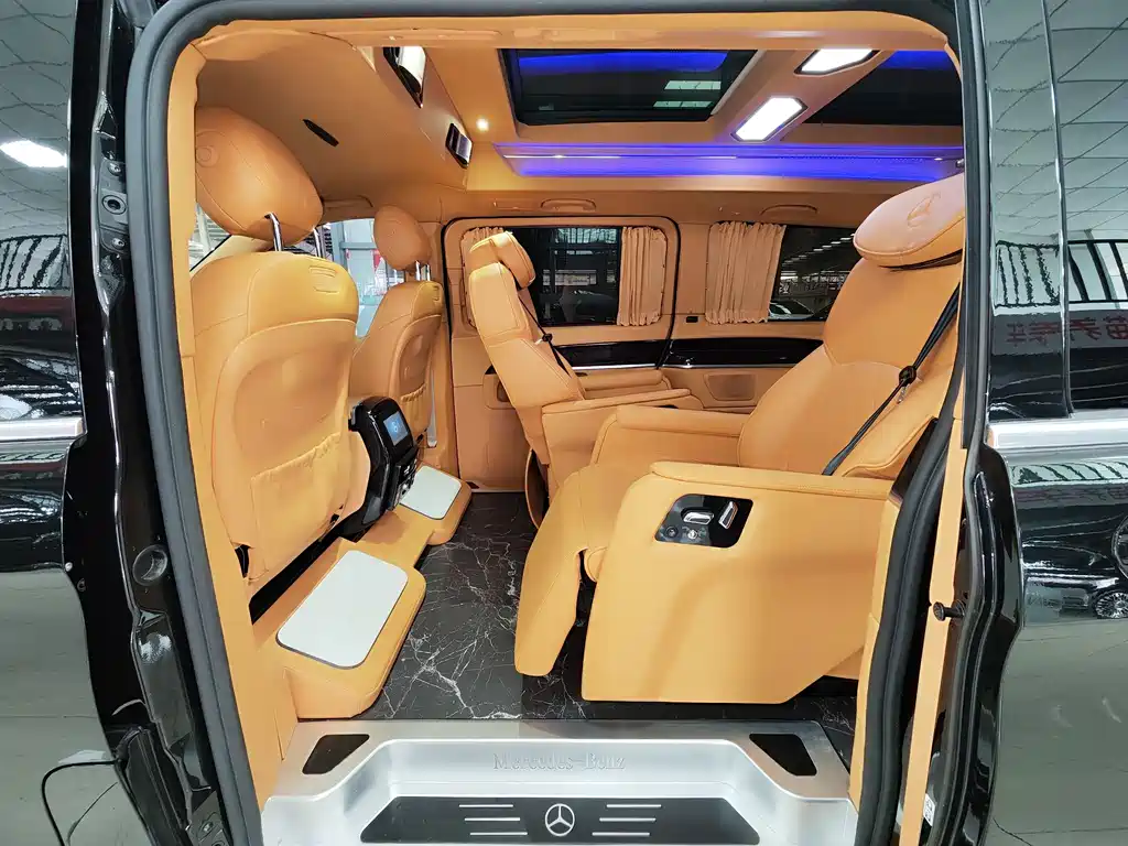 Mercedes-Benz V-Class 2018 — фото 13
