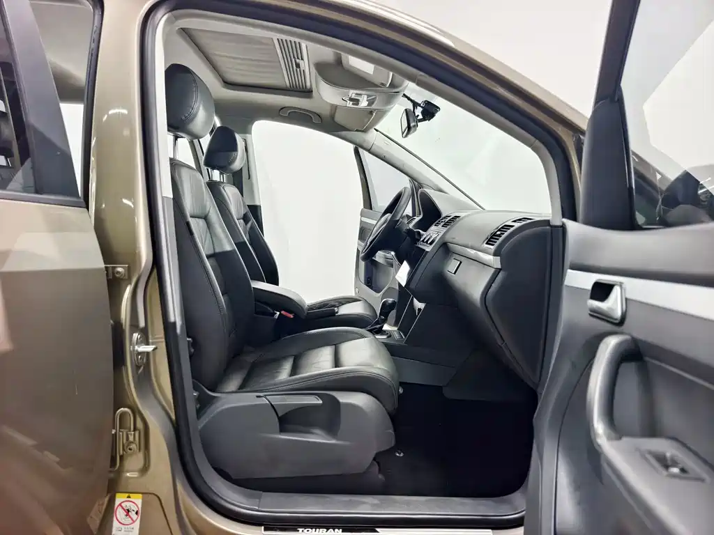 Volkswagen Touran 2015 — фото 14