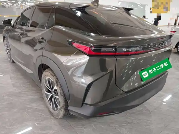 Lexus RZ 2023
