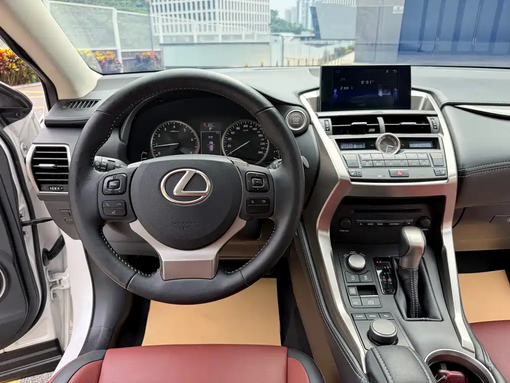 Lexus NX 2016 — фото 11