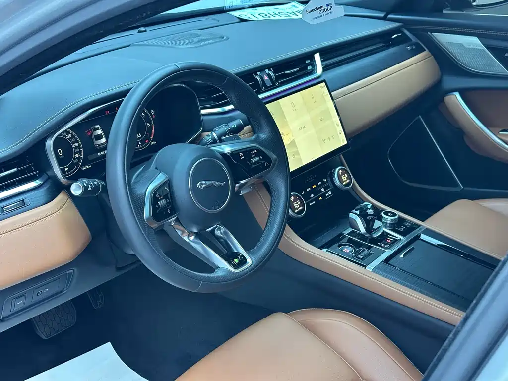Jaguar XFL 2024 — фото 12