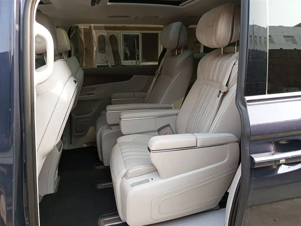 Roewe iMAX8 2023 — фото 13