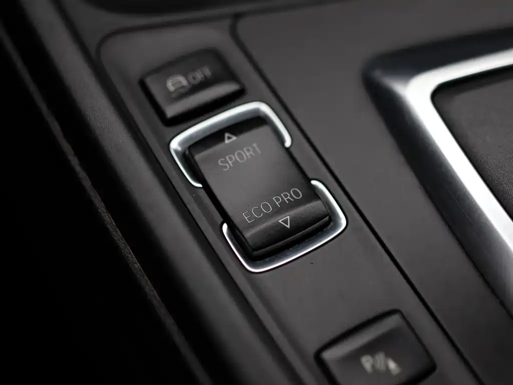 BMW 3 Series 2016 — фото 12