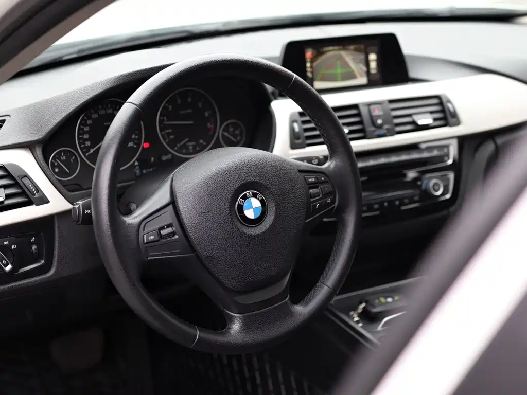 BMW 3 Series 2016 — фото 15