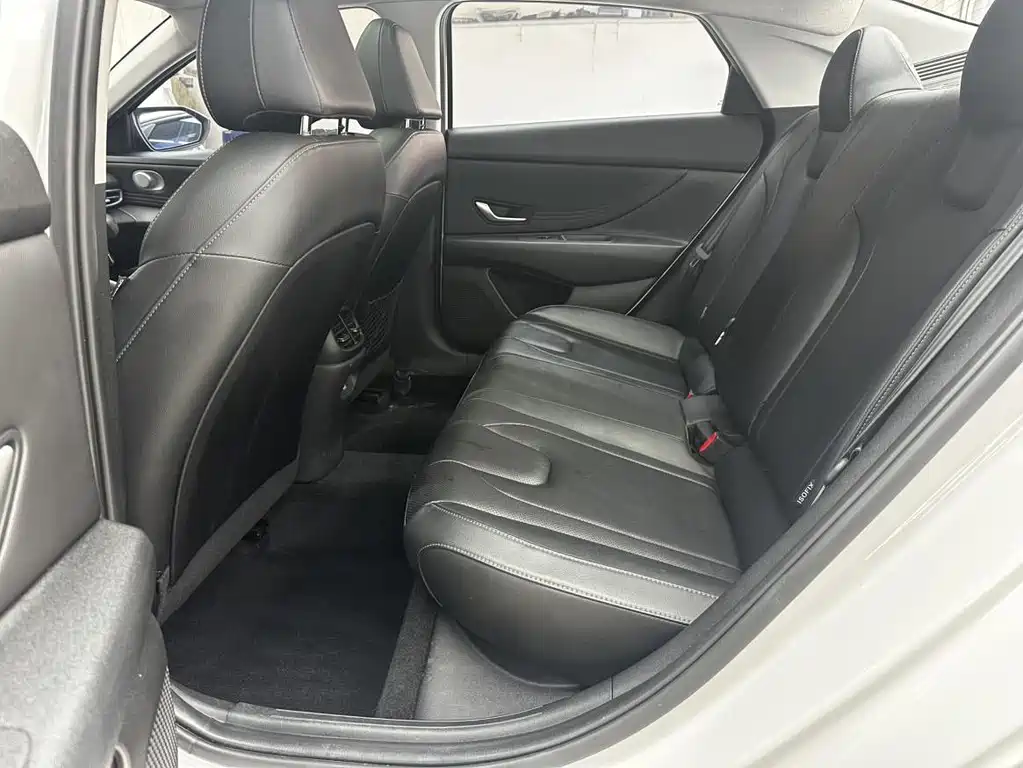 Hyundai Elantra 2022 — фото 11