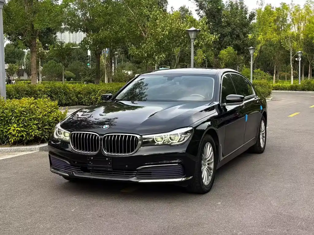 BMW 7 Series 2017 — фото 1