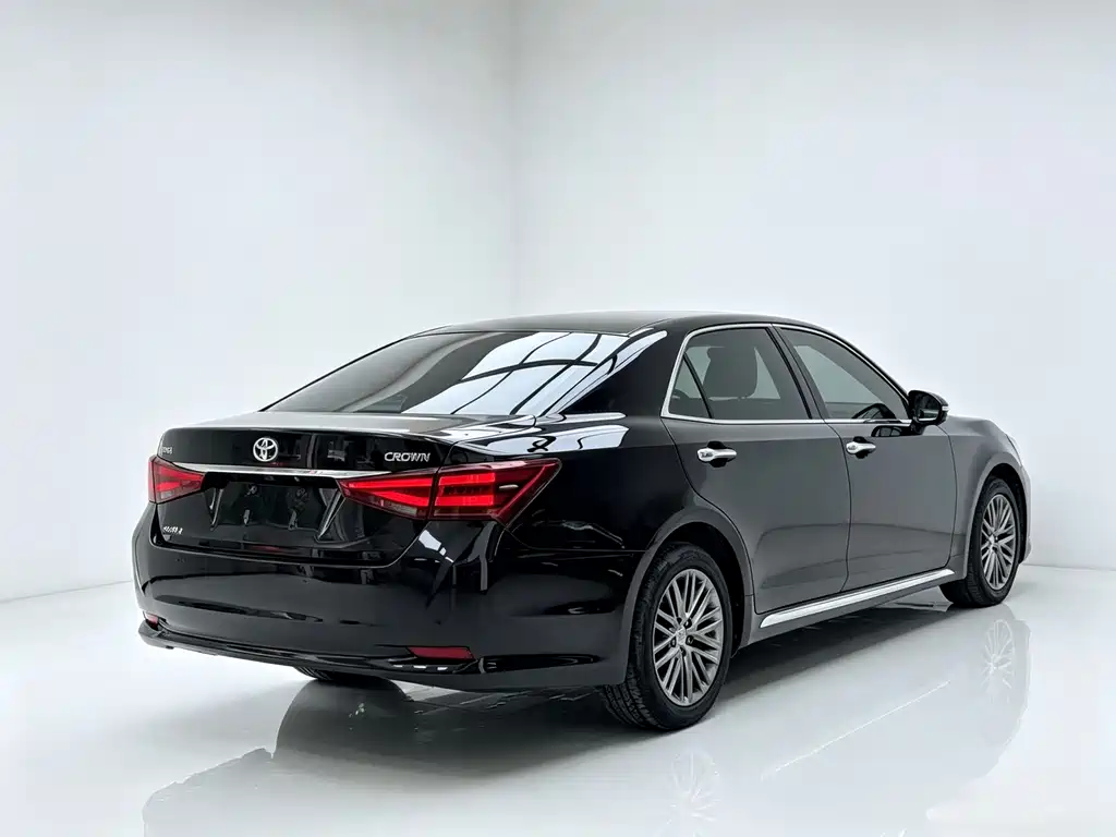 Toyota Crown 2018 — фото 12