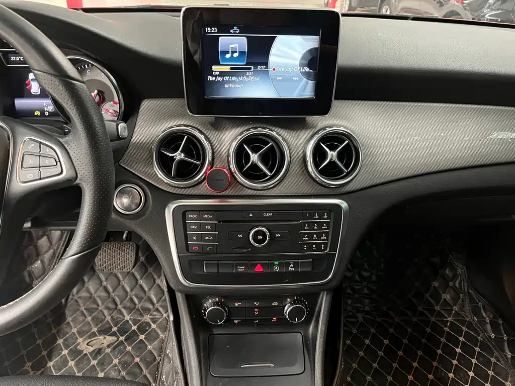 Mercedes-Benz GLA 2017 — фото 11
