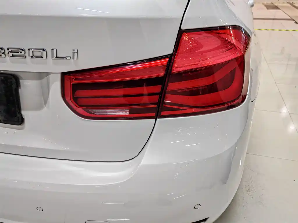 BMW 3 Series 2019 — фото 16