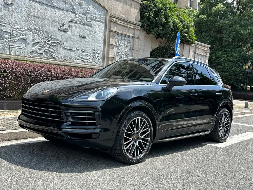 Porsche Cayenne 2020 — фото 1