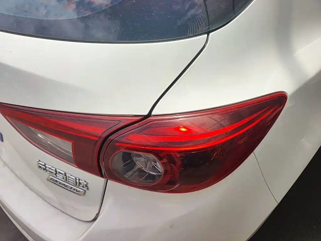 Mazda 3 Axela 2018 — фото 8