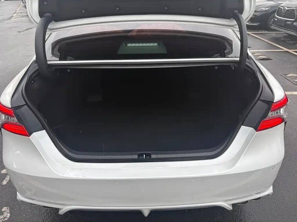 Toyota Camry 2021 — фото 12