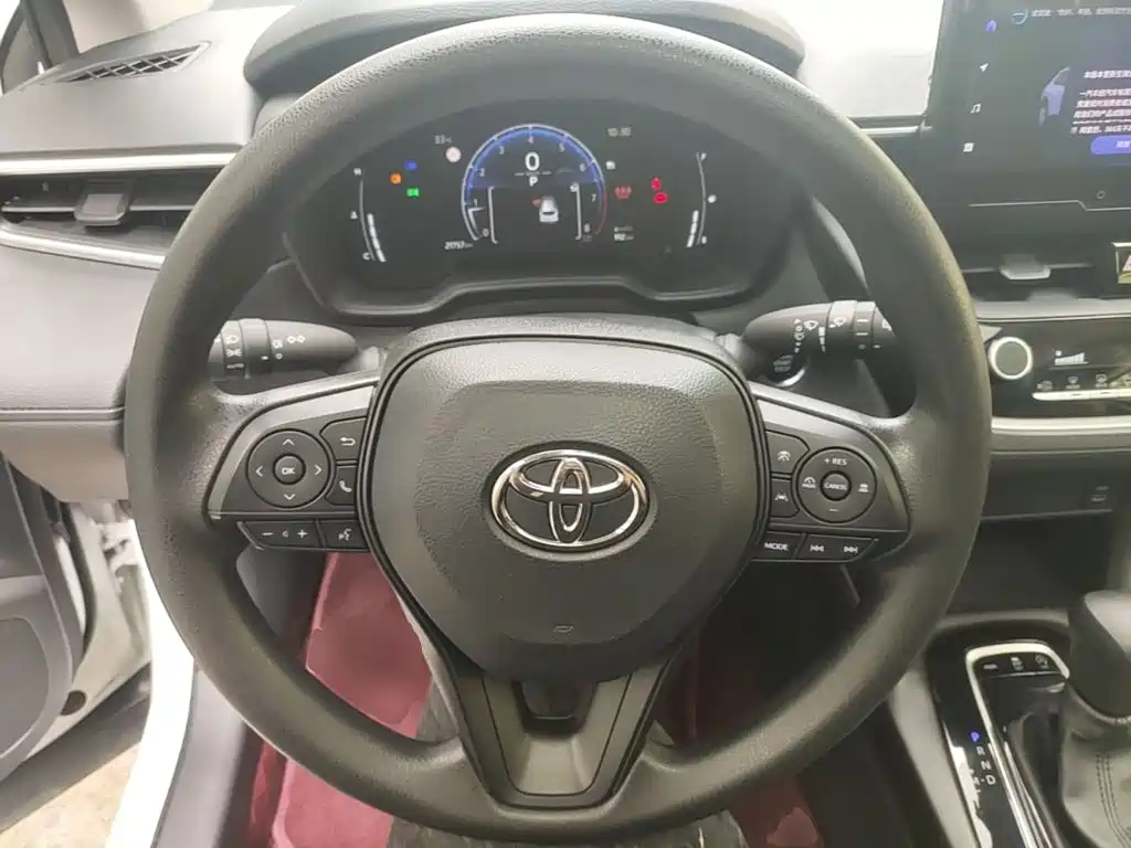 Toyota Corolla Cross 2023 — фото 11