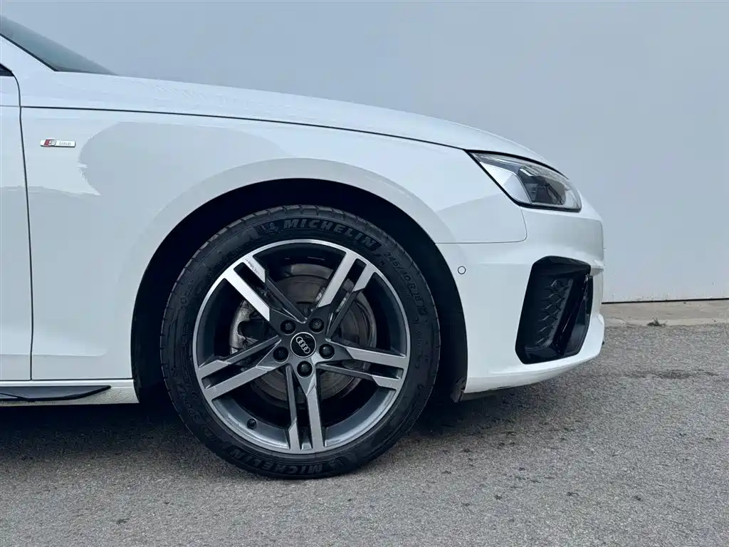 Audi A4L 2022 — фото 23