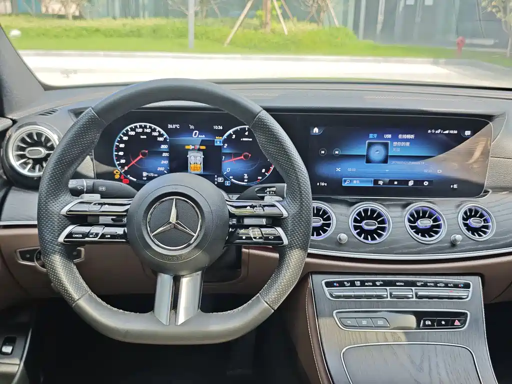 Mercedes-Benz E-Class 2023 — фото 10