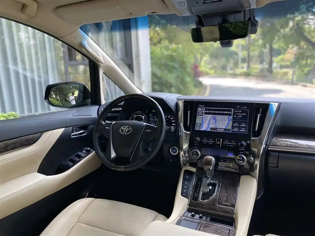 Toyota Alphard 2021 — фото 11