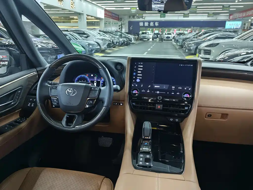 Toyota Alphard 2023 — фото 12