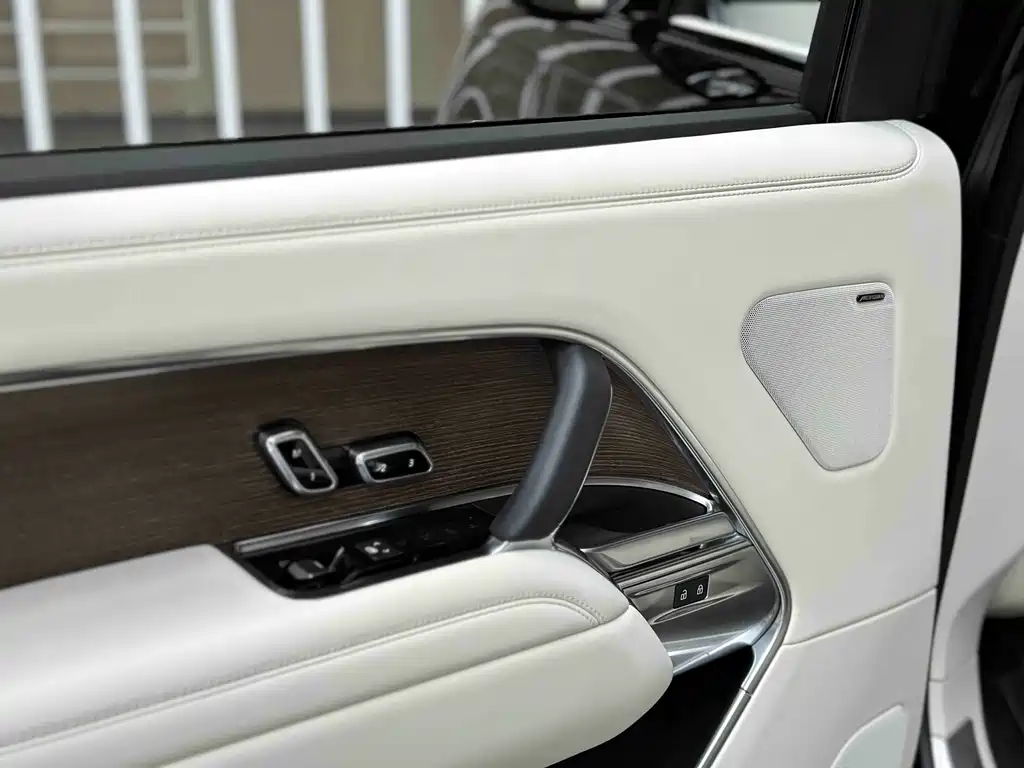 Land Rover Range Rover 2024 — фото 19