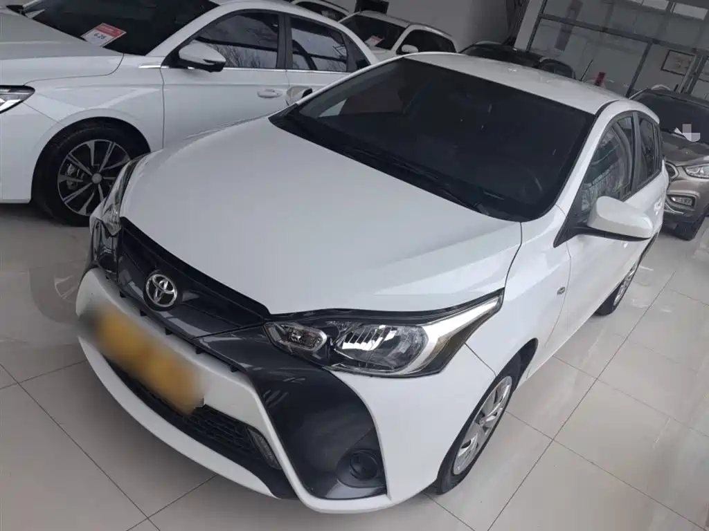 Toyota Yaris L 2021 — фото 1