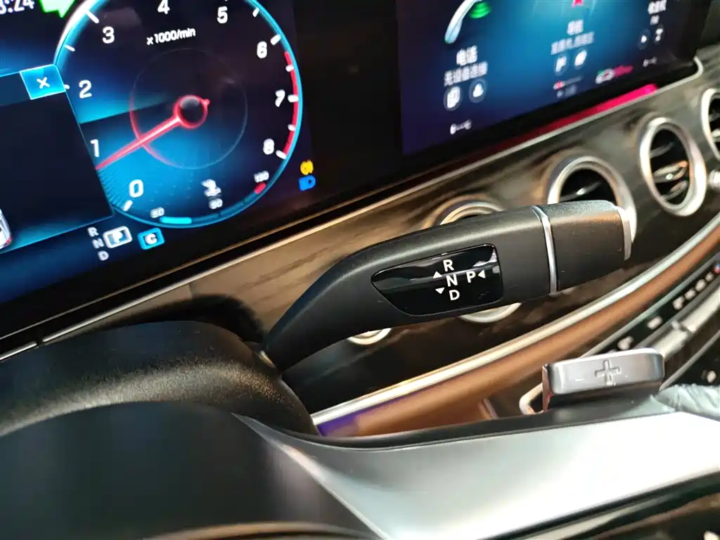 Mercedes-Benz E-Class 2020 — фото 14