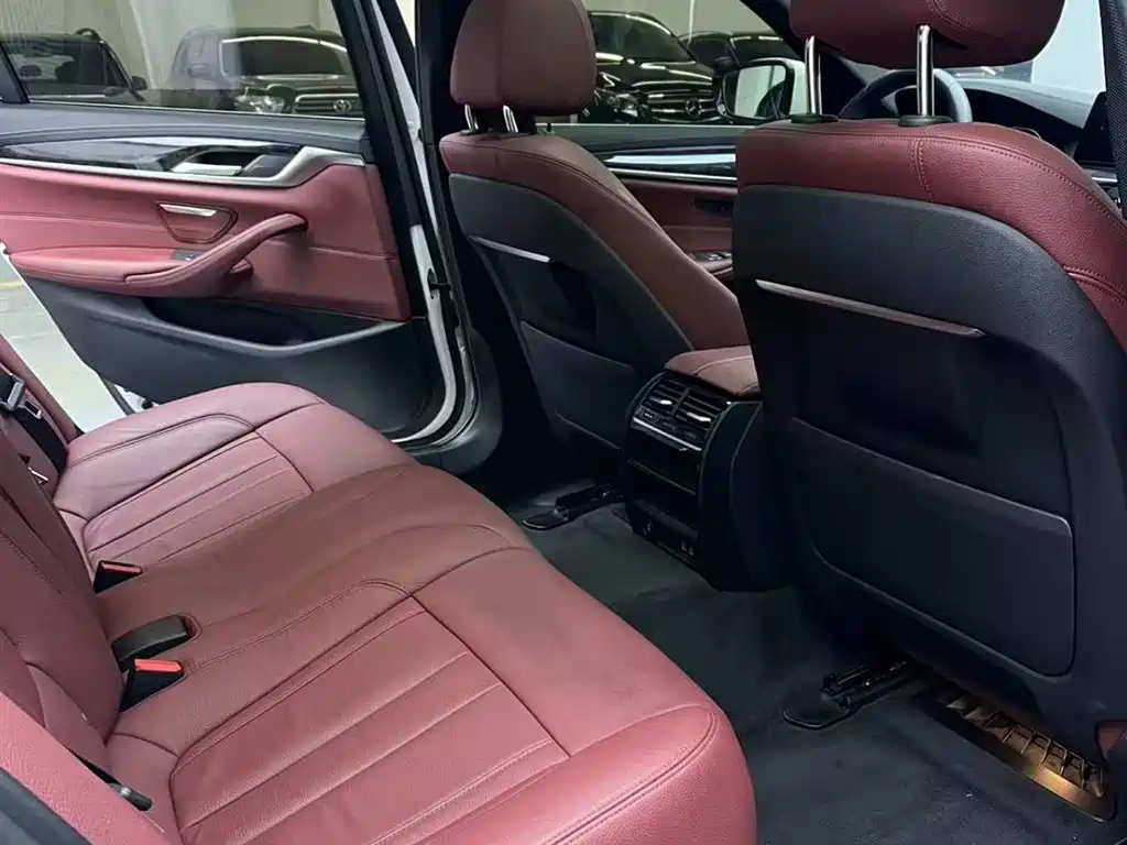 BMW 5 Series 2020 — фото 10