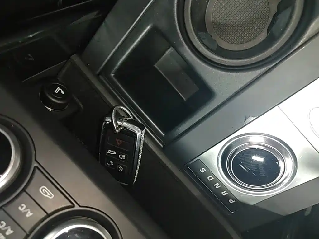Land Rover Discovery 2018 — фото 9
