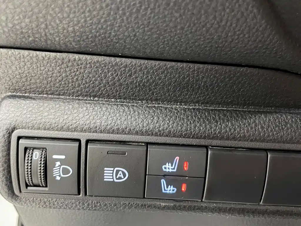 Toyota Corolla 2023 — фото 17