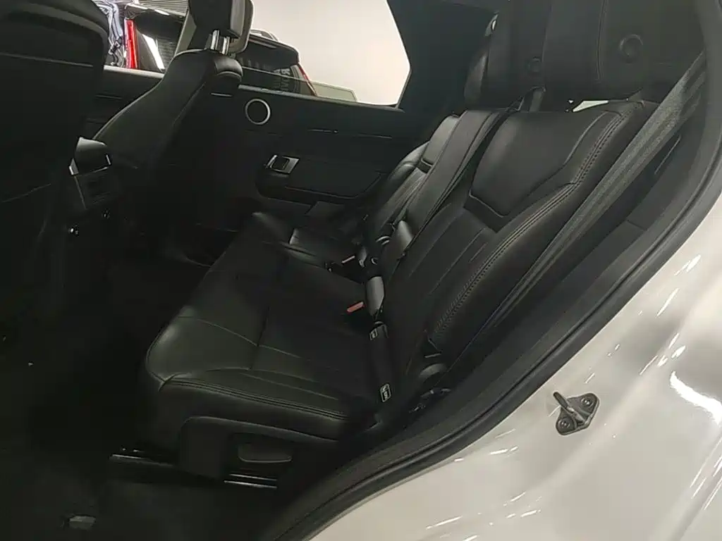 Land Rover Discovery 2018 — фото 17