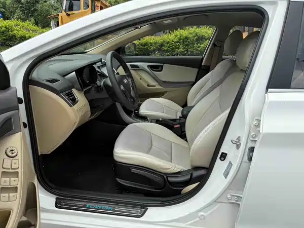 Hyundai Elantra Langdong 2013