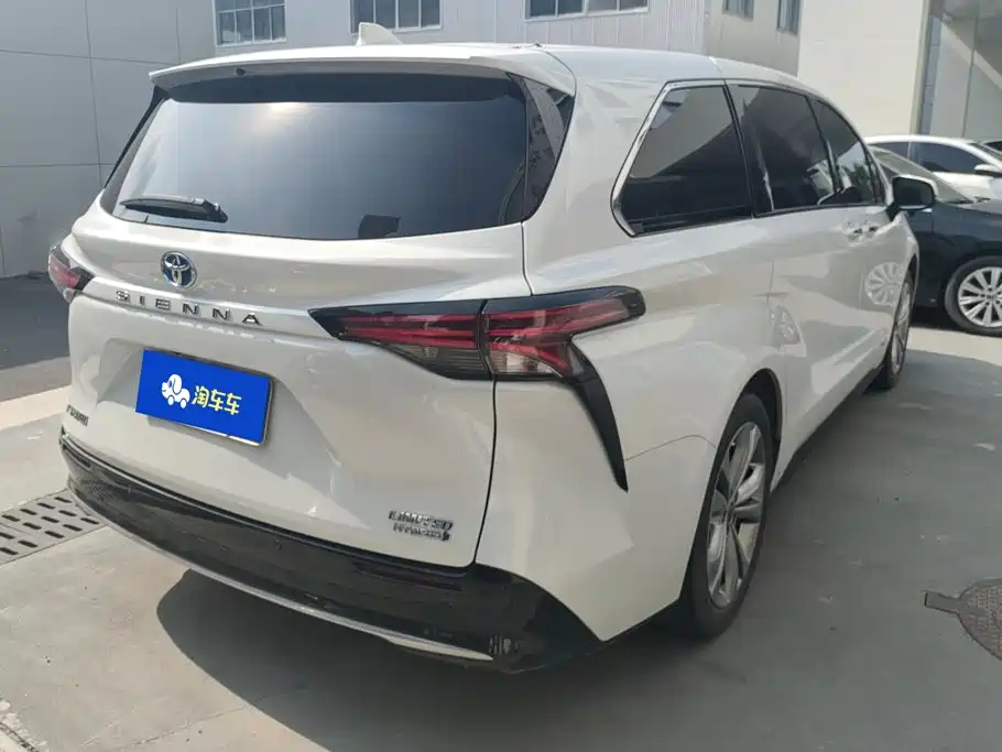 Toyota Sienna 2024