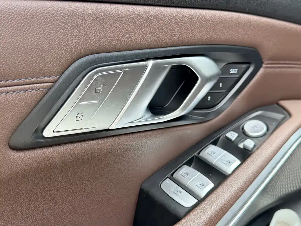 BMW 3 Series 2019 — фото 9