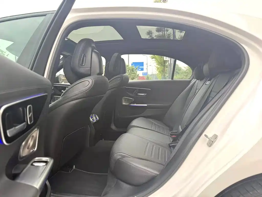 Mercedes-Benz C-Class 2024