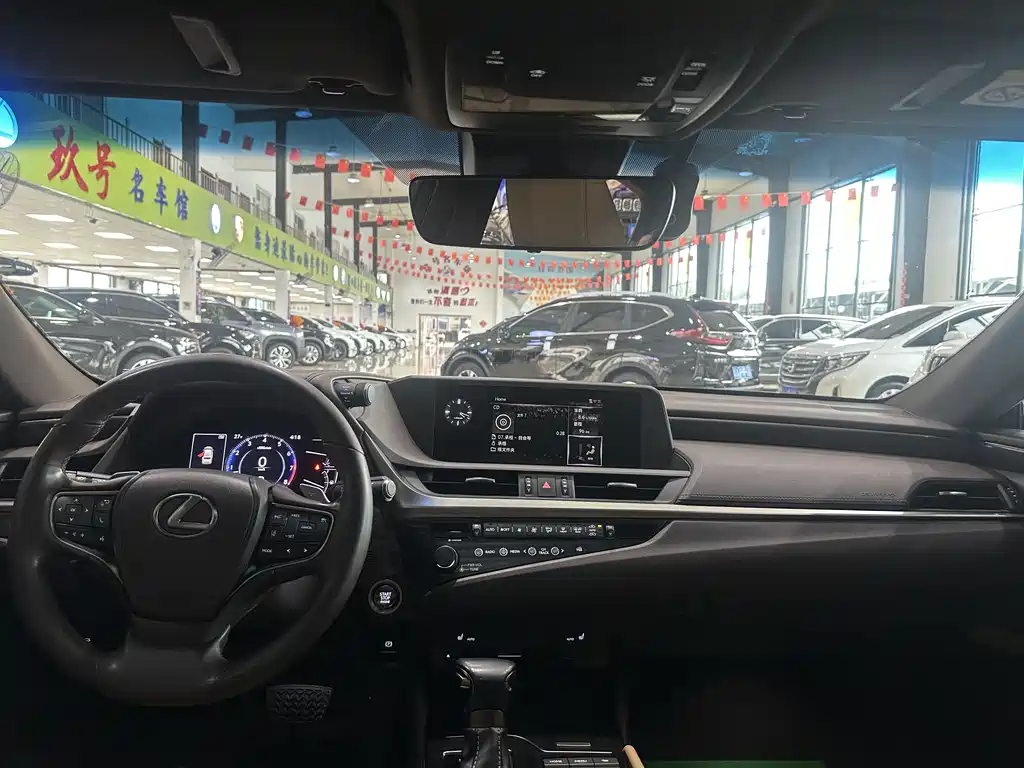 Lexus ES 2019