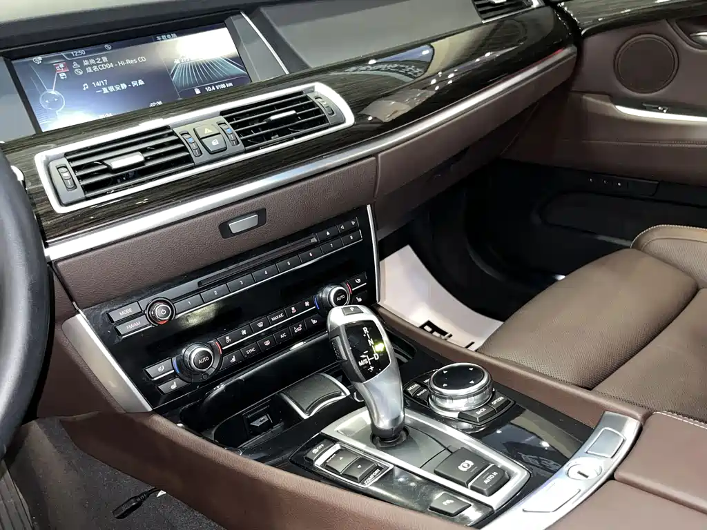 BMW 5 Series GT 2014 — фото 8